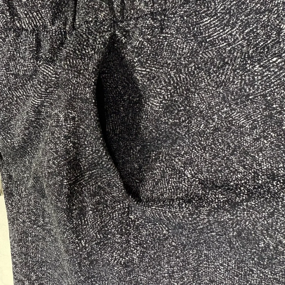 Lululemon Jogger Pants Drawstring‎ Pockets Athletic Casual Black White Size 4